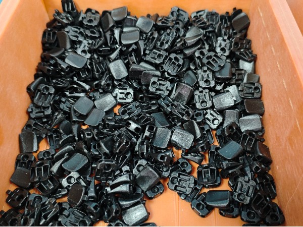 輔料行業繩制紐扣組裝工藝 唯思特解決方案