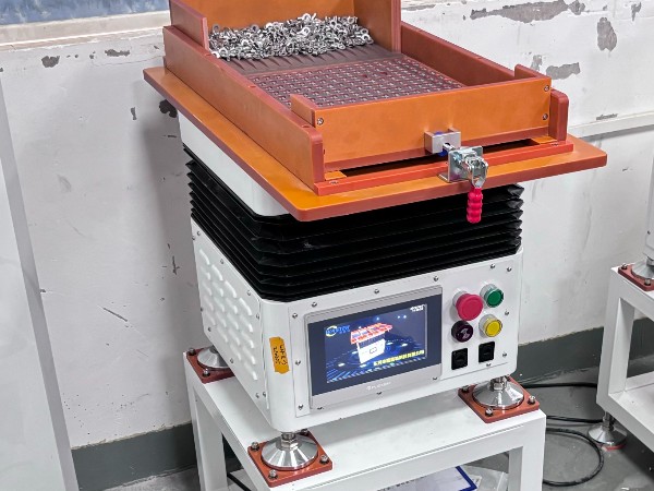 破解噴涂治具精準(zhǔn)上料難題：唯思特整列機在汽車零部件行業(yè)的創(chuàng)新應(yīng)用實錄