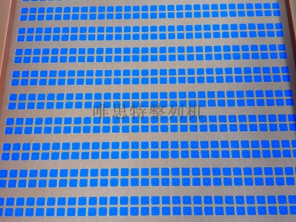 硅膠按鍵粘連難題：傳統(tǒng)振動盤為何無法滿足新工藝？